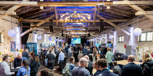 Blick in die Veranstaltungshalle