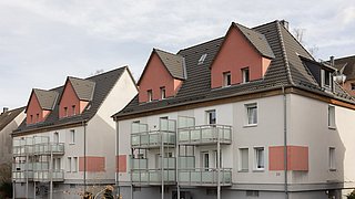 Außenansicht des Mehrfamilienhauses in der Feldstraße.