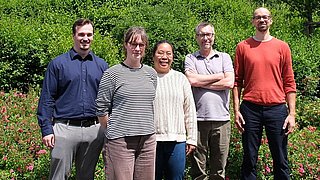 Gruppenbild im Grünen mit Julian Folgner (Enervie), Samira Sonnack (KEDi), Lucy Sun (KEDi), Marc Escher (HTH) & Dr. Konrad Gillmeister (KEDi).