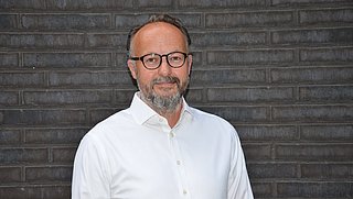 Auf dem Bild ist Herr Timo Fröhling zu sehen.