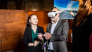 Person mit VR-Brille