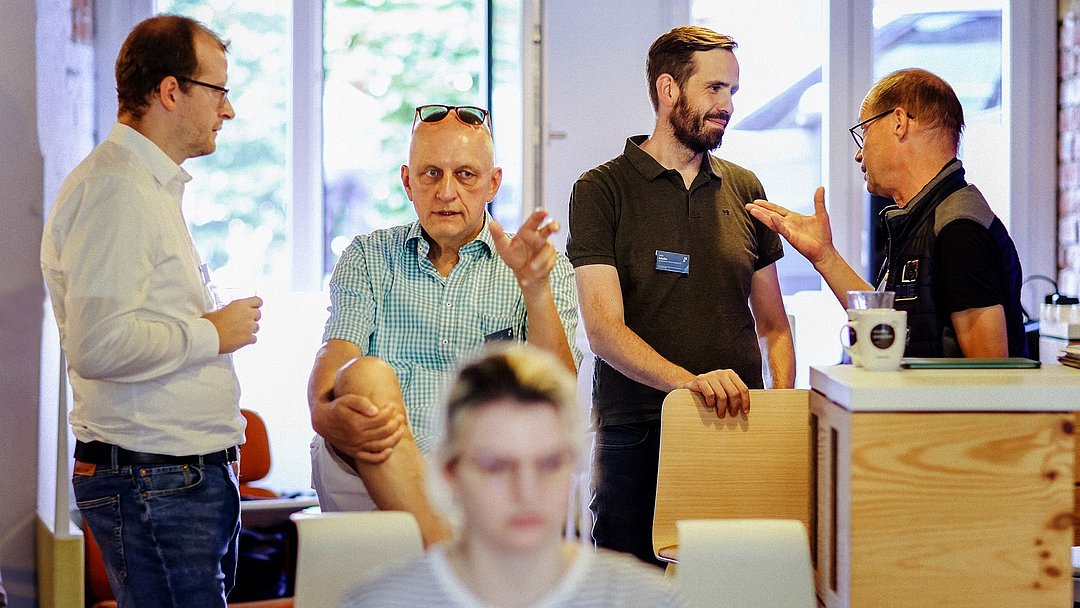 Momentaufnahme von Teilnehmenden des Business Dialogs.